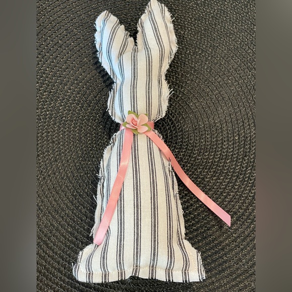 Bunnies Farmhouse Primitive Handcrafted New - Picture 4 of 6